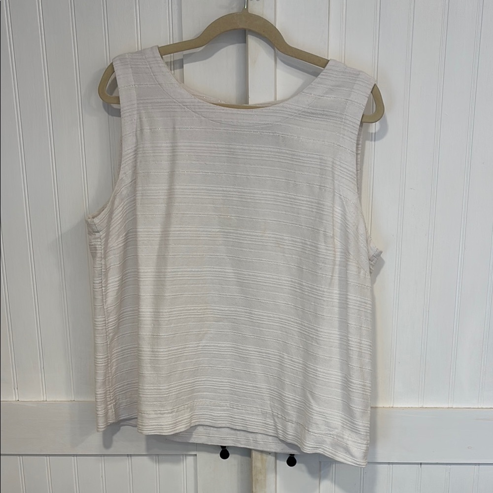 Liz Claiborne white, sleeveless top with subtle gold threads size XL